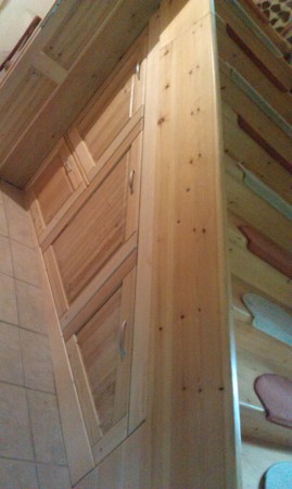 vst skriňa pod schodami