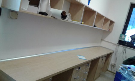 kancelársky stôl + police Srdiečko