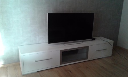 skrinka biela lesklá B.Bystrica